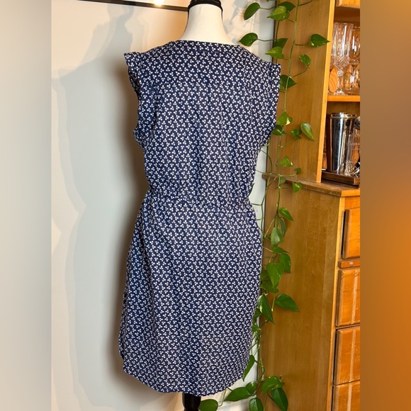 Blue floral v neck dress - Picture 2 of 3